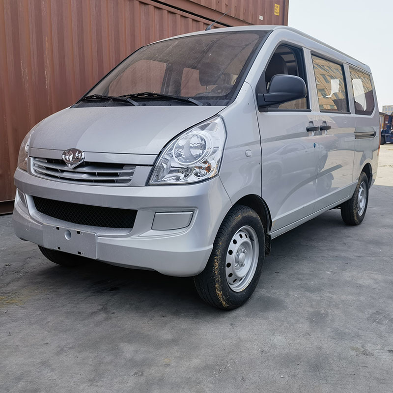 M70 Manuell overføring minivan